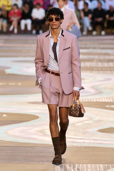 Look 70